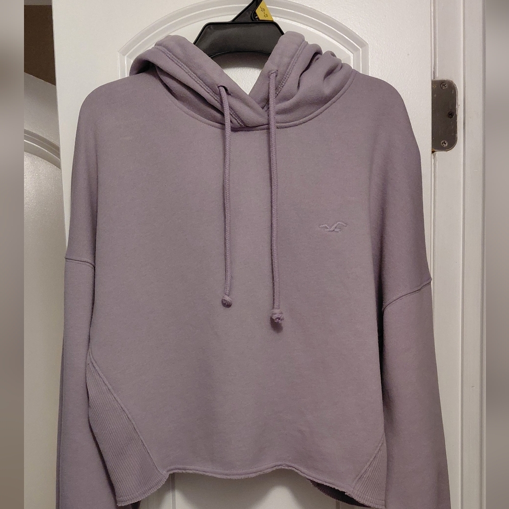 Hollister Women's Cropped Lavender Hoodie